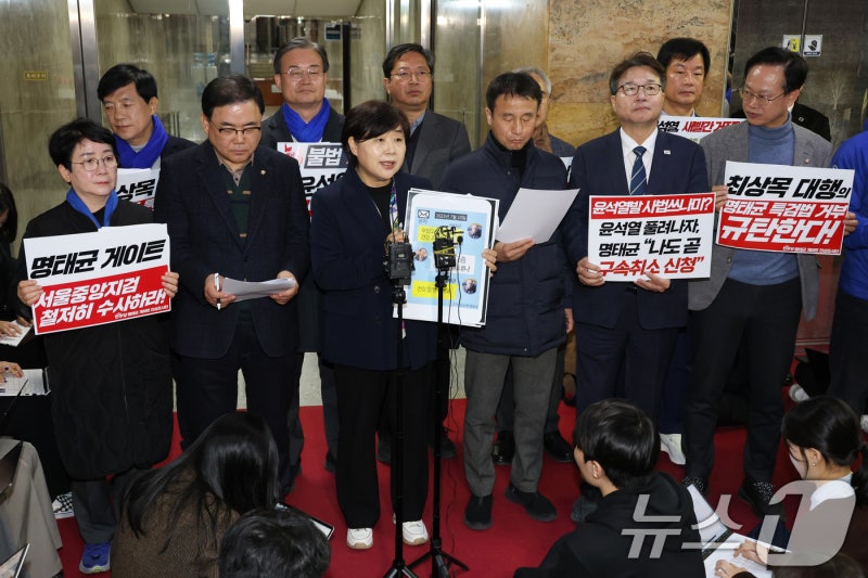 <b>홍준표</b> "<b>명태균 카톡</b>에 의례적 답장…그게 무슨 죄냐?"