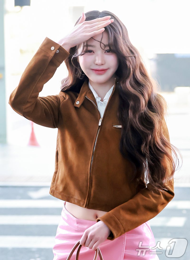 "왜 <b>장원영</b> 욕해"…<b>바이두</b> 부사장 딸, <b>악플러</b> 개인정보 온라인 유포