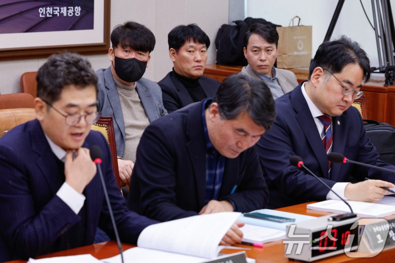 <b>여객기 참사 특별법 공청회</b> 진술듣는 유가족