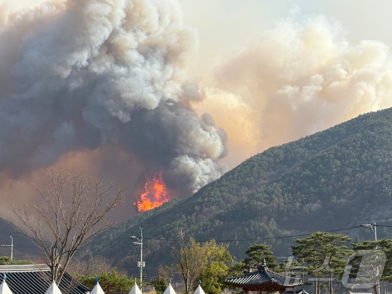 <b>산청 산불</b> 진화대원 2명 <b>사망</b>(2보)