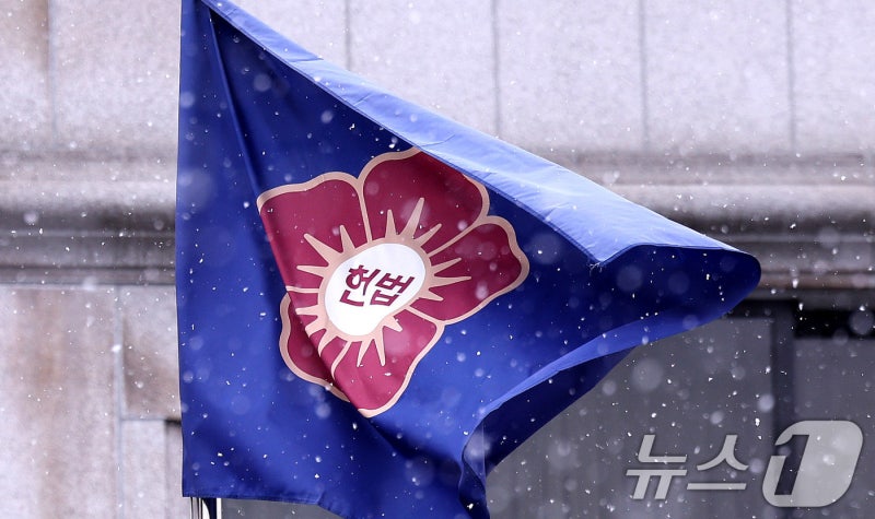 [단독]"대행은 <b>대통령</b>몫 헌법재판관 임명 못한다" 野 법안 발의