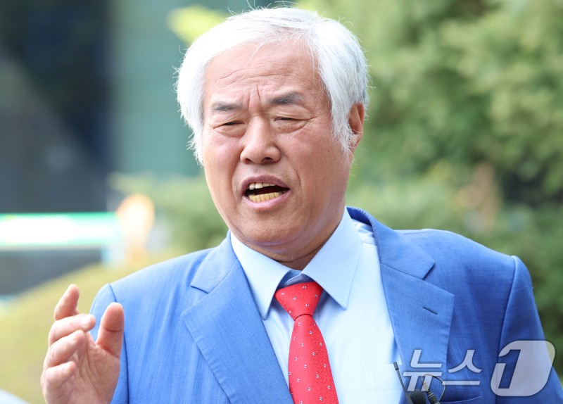 <b>전광훈</b> "전한길 뭐했든 관계 없어…<b>자유통일당 대선 후보</b> 따로 낼 것"