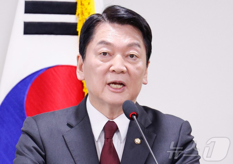 [뉴스1 PICK]<b>안철수</b>, <b>대선</b> 10대 <b>공약</b> 발표