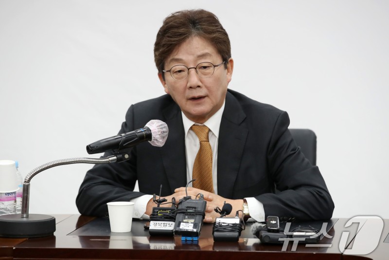 '중도주자, <b>기</b> 펴기 어렵네'…오세훈·유승민, 연이어 경선 불참 선언