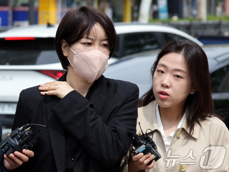 '<b>음주운전</b>·<b>불법 숙박업</b>' <b>문다혜</b>, 1심 <b>벌금</b> 1500만원…"모두 유죄"