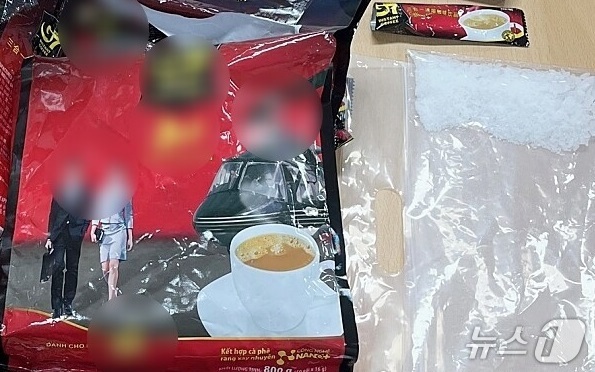 필리핀 국적의 국제 마약조직 운반책이 제주공항을 통해 밀수한 스틱형 커피믹스로 위장된 필로폰.(제주지검 제공, 재판매 및 DB 금지)/뉴스1