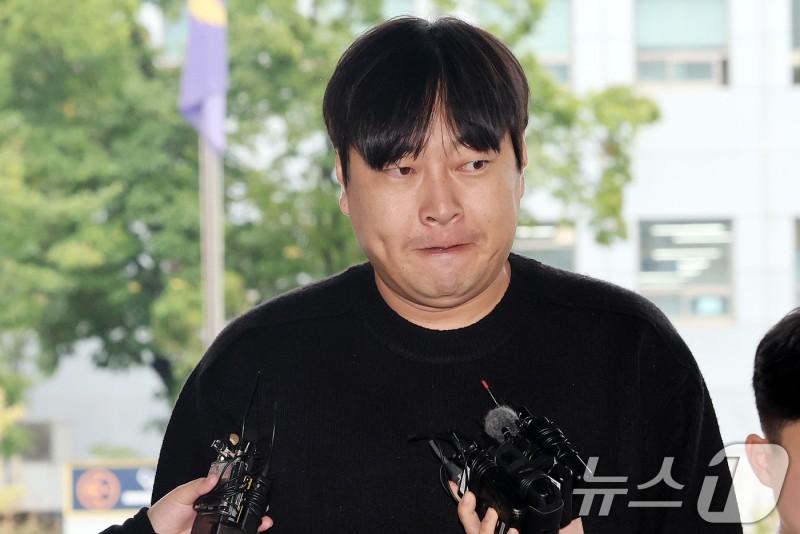 '<b>불법 도박</b> 고백' 개그맨 <b>이진호</b>, 불구속 <b>송치</b>
