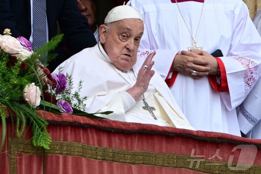 Pope Francis expressed concerns about Gaza and anti-Semitism at the end of the Easter Mass on the 20th (local time). 2025.4.20. ⓒ AFP=News1