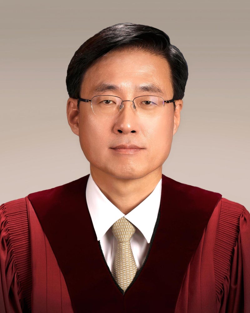 문형배 후임 <b>헌법재판소장 권한대행</b>에 <b>김형두</b> 재판관