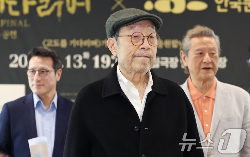 <b>신구</b>·<b>박근형</b> '<b>고도를 기다리며</b>'