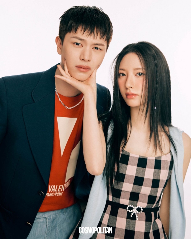 成宰和智妍可愛又甜蜜的情侶畫報
