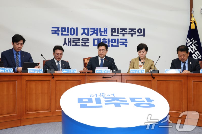 민주 "'文 기소' 檢, <b>개혁</b>대상 입증…반드시 <b>검찰개혁</b> 완수하겠다"