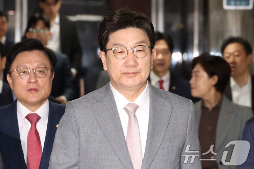 권성동 국민의힘 원내대표가 29일 오전 서울 여의도 국회에서 열린 원내대책회의에 참석하고 있다. 2025.4.29/뉴스1 ⓒ News1 이광호 기자