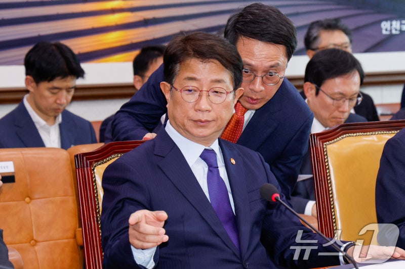 <b>국토</b>위 출석한 <b>박상우</b> <b>장관</b>