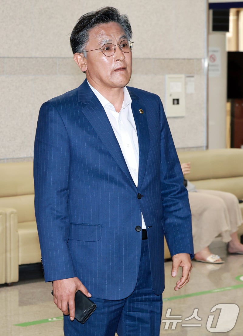 <b>박성만</b> 경북도의회 <b>의장</b>, 뇌물 혐의 '<b>구속</b> 갈림길'