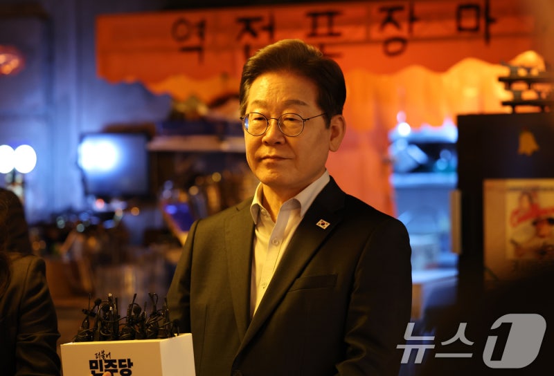 대법, <b>이재명 선거법</b> 사건 유죄취지 <b>파기환송</b>…사법리스크 재점화(종합...