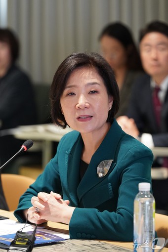 오영주 중소벤처기업부 장관이 2일 서울 성동구 올리브영N 성수에서 열린 'K-뷰티 수출 중소기업 현장 간담회'에서 모두 발언을 하고 있다.(중소벤처기업부 제공)