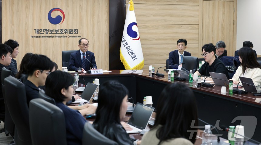고학수 개인정보보호위원회 위원장이 27일 서울 종로구 정부서울청사에서 개인정보위원회 출입기자단 정례 브리핑을 하고 있다.2025.3.27/뉴스1 ⓒ News1 임세영 기자