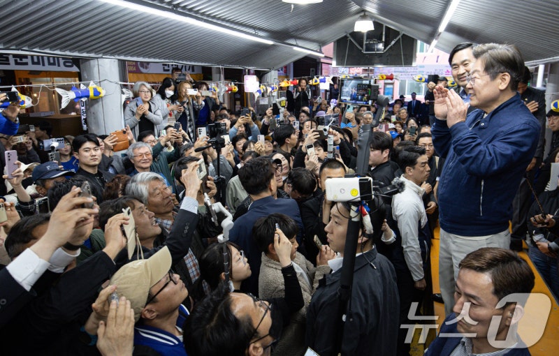 <b>이재명</b> 측 "<b>피습</b> 모의 <b>제보</b> 잇따라…대인 접촉 어렵다"
