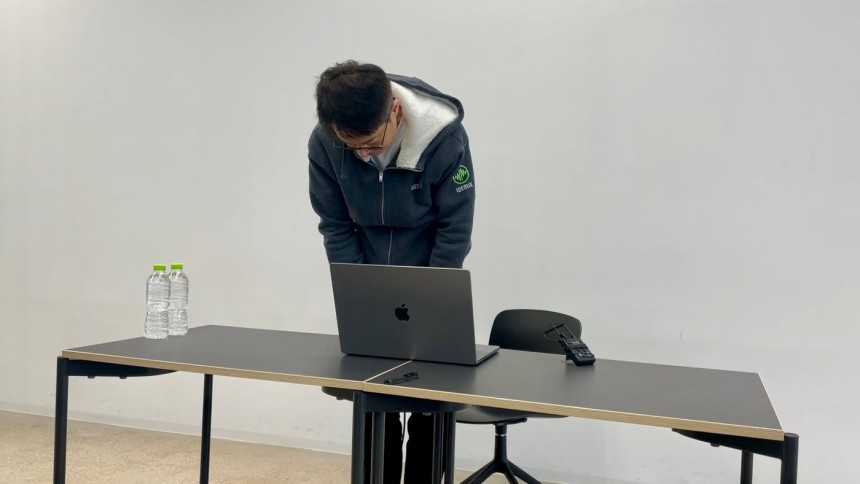 김석환 위믹스 재단 대표가 3일 판교 테크원타워에서 기자회견을 열고 위믹스 상장 폐지에 대해 사과하고 있다.(게임기자단 제공.재판매 및 DB금지)2025.5.3/뉴스1