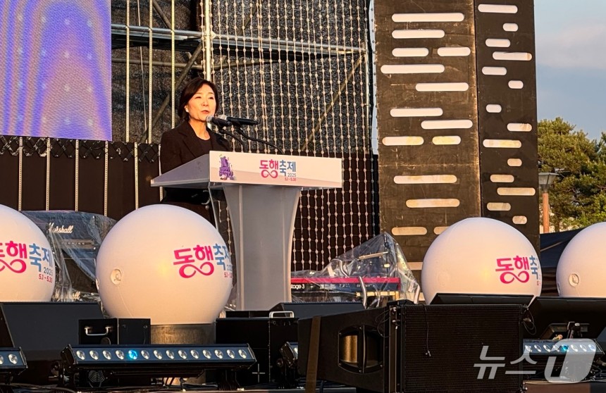 오영주 장관이 3일 세종시 세종중앙공원에서 열린 동행축제 개막행사에서 개회사를 하고 있다.ⓒ News1 이민주 기자