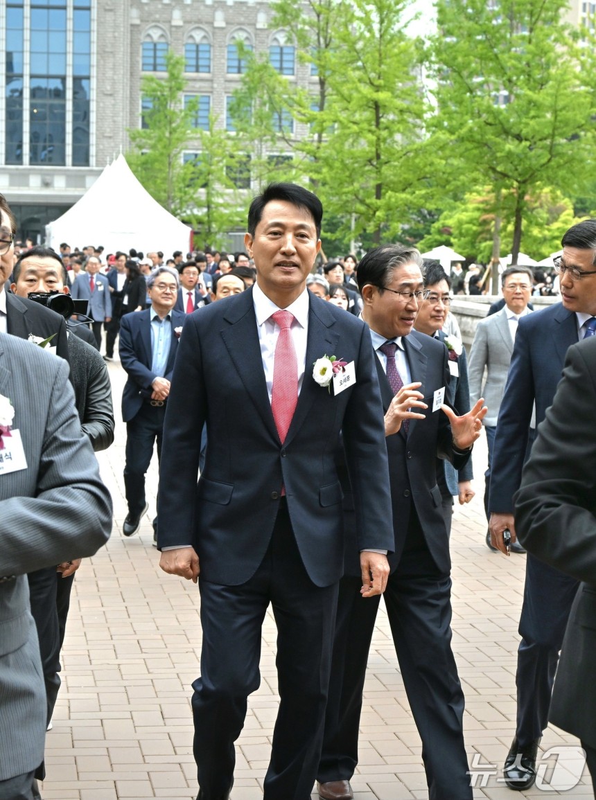 오세훈 서울시장이 5일 고려대 중앙광장에서 열린 '고려대 개교 120주년 기념식'에 참석하고 있다.(서울시 제공)