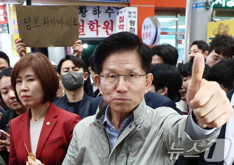 <b>김문수</b> "내일 한덕수와 독대…이 시각부터 <b>단일화</b> 내가 주도"