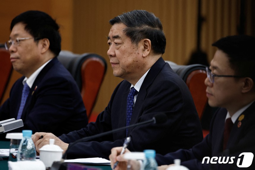 허리펑 중국 국무원 경제 담당 부총리가 5일 광저우에서 재닛 옐런 미국 재무장관과 회담하고 있다.2024.04.05.ⓒ 로이터=뉴스1 ⓒ News1 김성식 기자