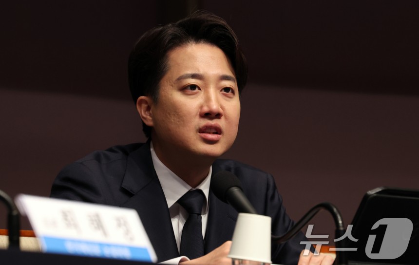 이준석 개혁신당 대통령 후보가 지난달 30일 서울 중구 프레스센터에서 열린 관훈토론회에서 발언을 하고 있다.2025.4.30/뉴스1 ⓒ News1 김명섭 기자
