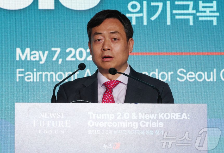 왕이웨이 런민대학교 국제관계연구소장이 7일 서울 여의도 페어몬트 호텔에서 열린 뉴스1 미래포럼에서 기조연설을 하고 있다‘트럼프 2.0과 新한국:위기 극복 해법 찾기’를 주제로 열린 이번 포럼은 뉴스1 주최로 열렸