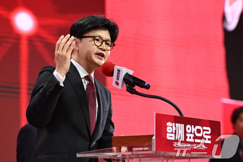 <b>한동훈</b> "<b>이재명 독재국가</b> 눈앞…법원 겁박 굴복해 굴욕적 기일변경"
