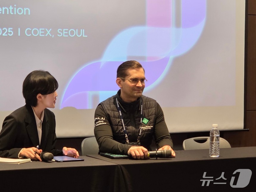 알렉스 자보론코프 인실리코 메디신 최고경영자(CEO)가 서울 강남구 코엑스에서 열린 '바이오코리아2025'에서 기조연설 간담회를 진행하고 있다.<BR> 2025. 5. 7/뉴스1 황진중 기자