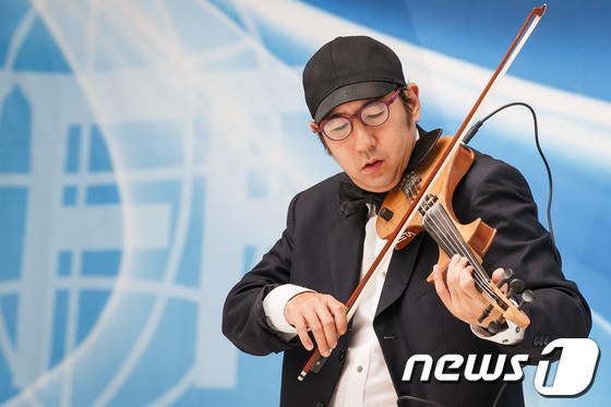 "내 재산 28억 써" <b>친이모 횡령</b> 혐의로 고발한 바이올리니스트 <b>유진박</b>