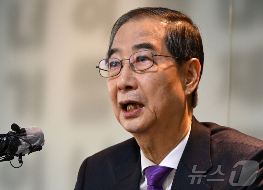 한덕수 무소속 대선 예비후보가 7일 서울 중구 한국프레스센터에서 서울외신기자클럽 초청 기자간담회를 갖고 있다.2025.5.7/뉴스1 ⓒ News1 국회사진취재단