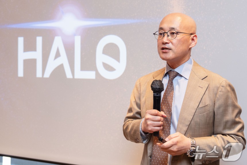 염동훈 메가존클라우드 대표가 8일 웨보안 브랜드 헤일로(HALO)를 소개하고 있다.(메가존클라우드 제공)