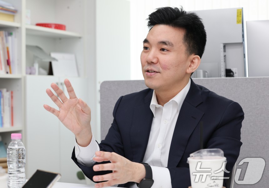 김재승 성균관대 부교수가 30일 서울 종로구 성균관대학교 교수회관에서 대선 기획‘3040,<a href=