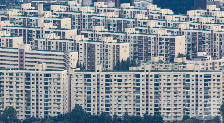 사진은 19일 오후 서울 강남구 압구정 현대아파트 단지의 모습.뉴스1 ⓒ News1 이재명 기자