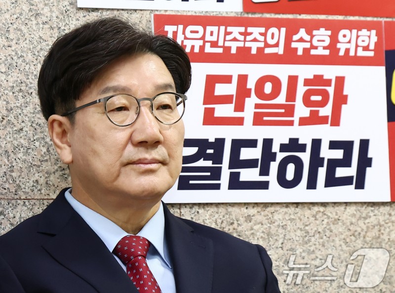 <b>권성동</b> "11일 전 단일화, 당원 명령…김문수 대승적 결단해주길"