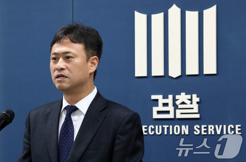 김용식 서울중앙지검 공정거래조사부장이 9일 오전 서초구 서울고등검찰청에서 미국 법무부와의 MOU를 기반으로 공조한 주한미군 관련 입찰담합 사건 수사결과를 발표하고 있다.2025.5.9/뉴스1 ⓒ News1 박세연 