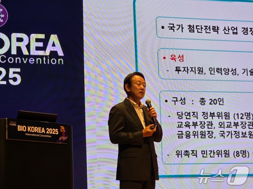 이병건 지아이이노베이션 회장은 9일 서울 강남구 코엑스에서 열린 '바이오코리아 2025'의 역노화기술의 현재와 미래 세션에서 발표를 하고 있다.2025.5.9/뉴스1 황진중 기자