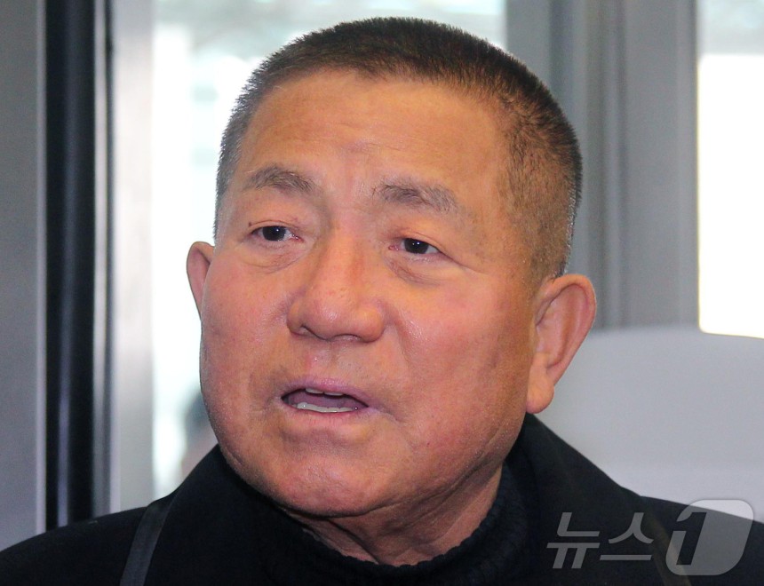‘뽀빠이 아저씨’로 알려진 방송인 이상용(81)씨가 9일 오후 별세했다.소속사 이메이드엔터테인먼트 관계자에 따르면 이씨는 오늘 오후 12시 45분쯤 서울 서초구 자택 인근 병원을 다녀오는 길에 갑자기 쓰러졌고,응