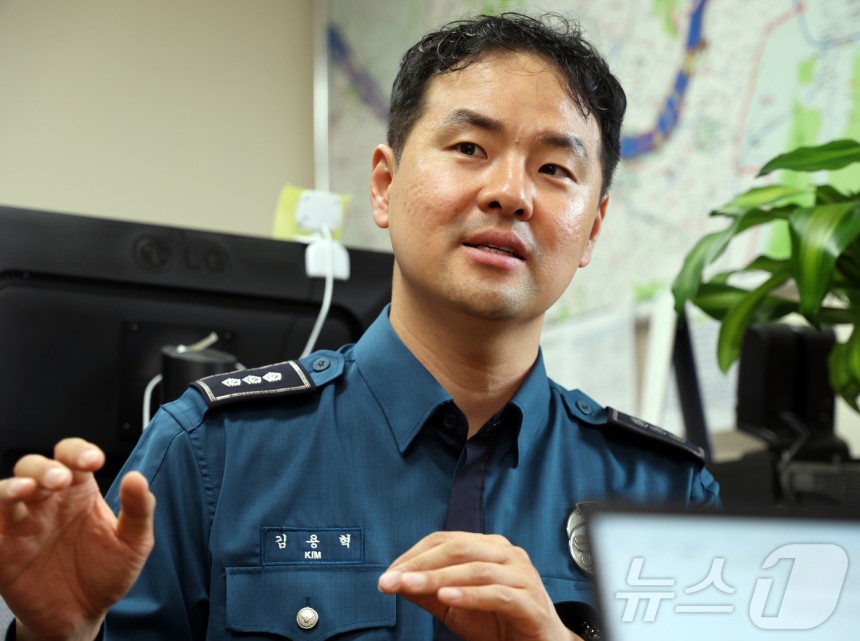 김용혁 서울경찰청 한강경찰대장(경정)이 9일 오전 서울 마포구 한강경찰대 망원한강치안센터에서 뉴스1과 인터뷰를 하고 있다.2025.5.9/뉴스1 ⓒ News1 황기선 기자