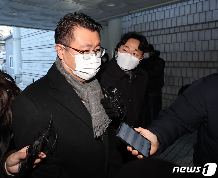 장원준 전 신풍제약 대표가 서울 서초구 서울중앙지방법원에서 열린 영장실질심사에 출석하고 있다.(공동취재) 2023.1.27/뉴스1 ⓒ News1 민경석 기자