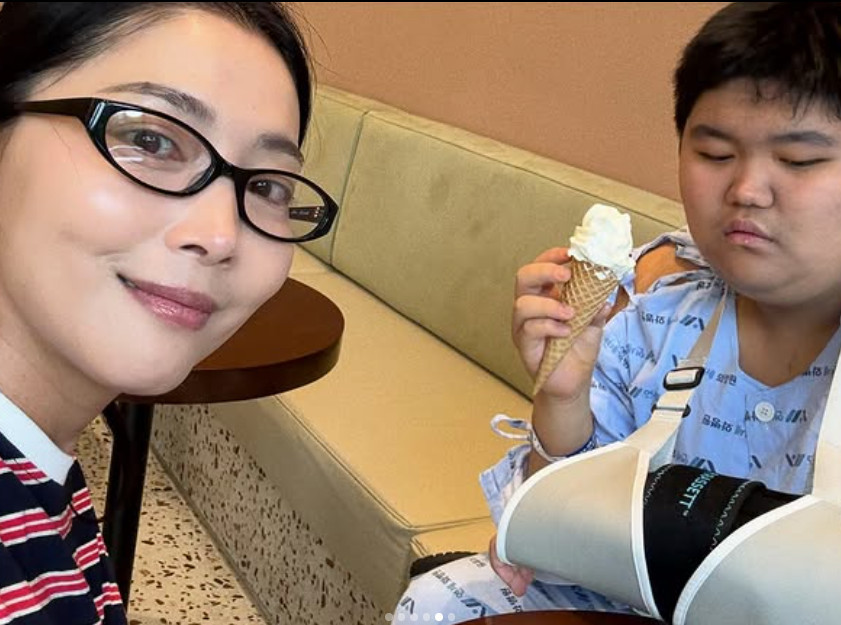 <b>오윤아</b>, <b>발달장애</b> 子 팔 골절 수술 "너무 막막했다" [N샷]