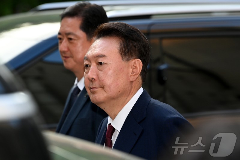 <b>윤석열</b> "<b>탈당</b>, <b>김문수</b> 따르겠다"…<b>김문수</b> "본인 판단할 문제"