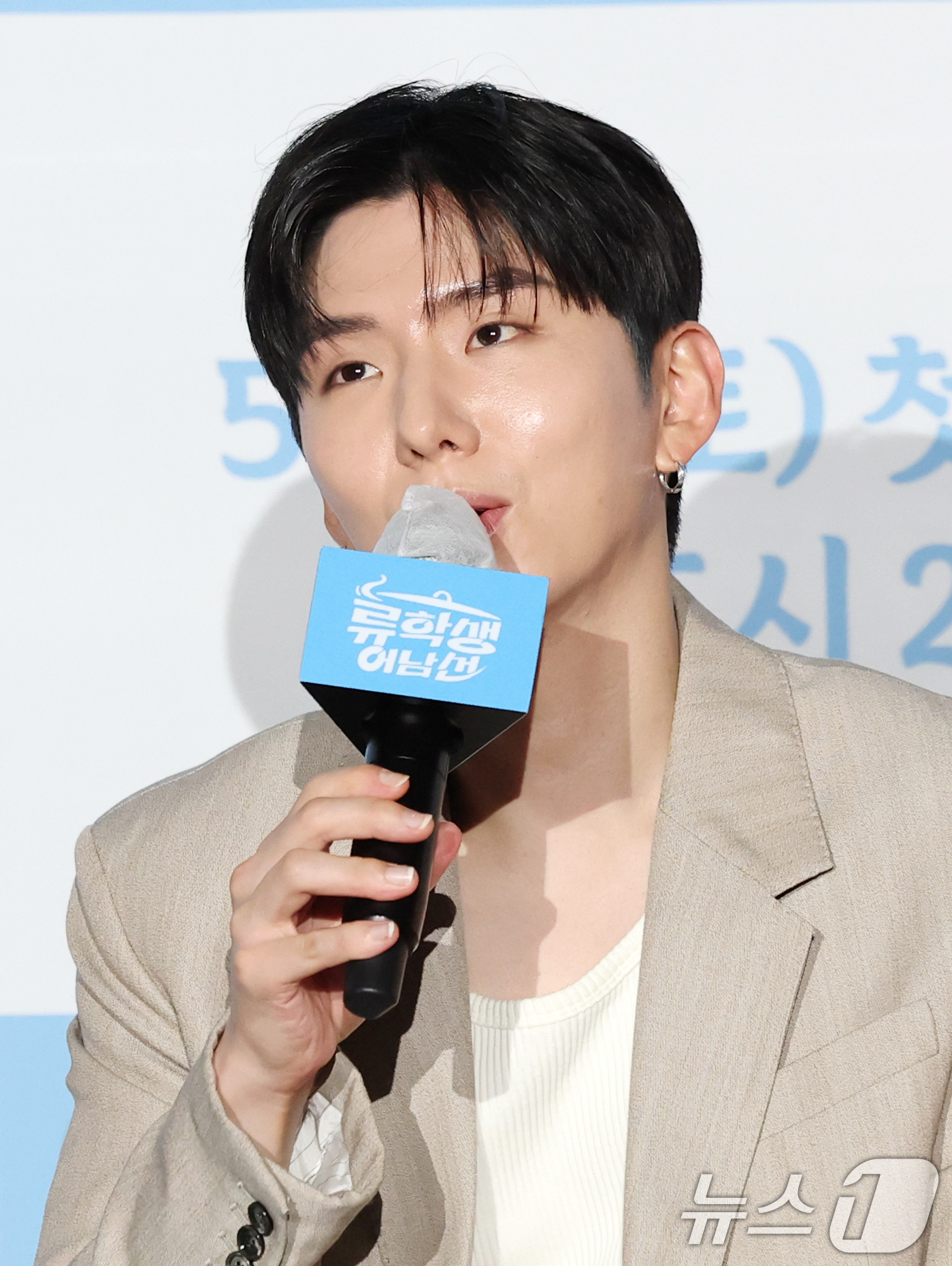 <b>기현</b> '<b>류학생 어남선</b>'으로 인사 드려요