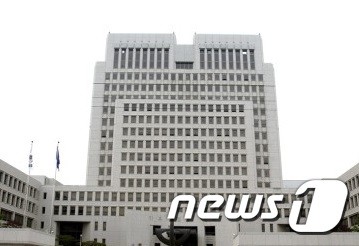 '<b>횡령</b>·<b>배임</b>' <b>최신원</b> 전 SK네트웍스 회장 <b>징역</b> 2년6개월 확정