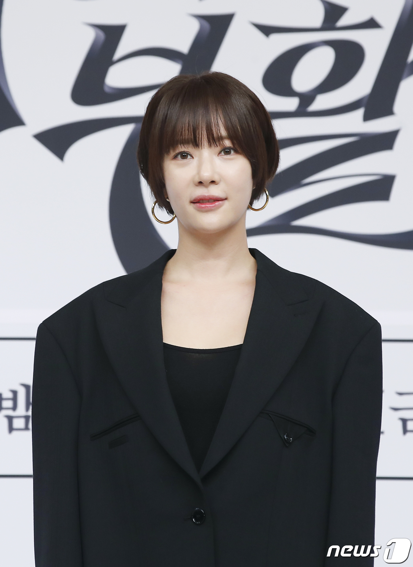 [단독] <b>황정음</b>, 회삿돈 <b>43억 횡령</b>혐의 "코인 투자"…방송 하차? "확인 중...