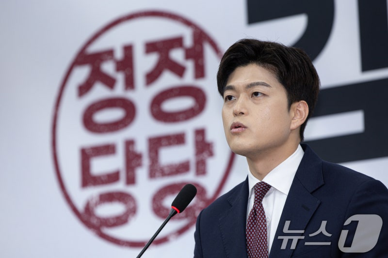 <b>김용태</b> "尹 찾아 <b>탈당</b> 권고…위헌 당원, 3년간 당적 제한"(종합)