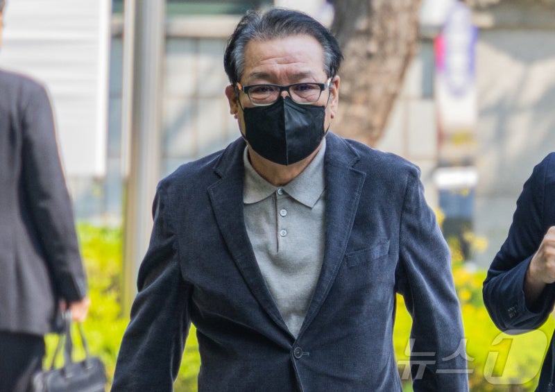 <b>검찰</b>, '<b>건진법사</b>' 전성배 추가 소환…부정<b>청탁</b> 혐의 조사
